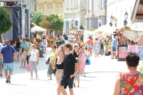 Boszi sikátor és kardcsapások: elkezdődtek a Koronázási Ünnepi Játékok a Belvárosban